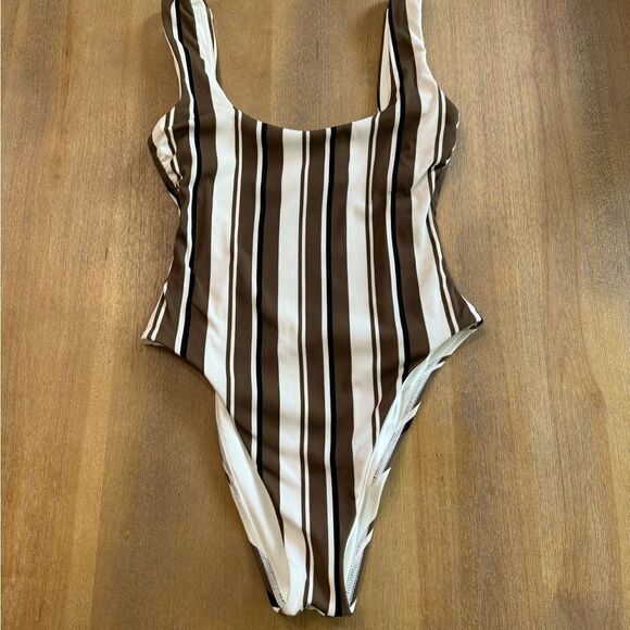 Vitamin A Swimsuit One Piece Cheeky St Barth Stripe Medium Size 8 - Picture 3 of 8